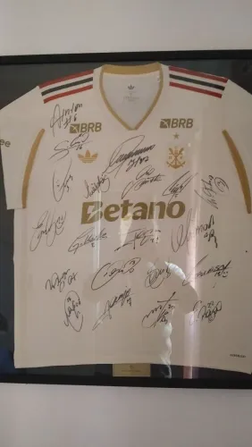 Camisa autografada do Flamengo 2025
