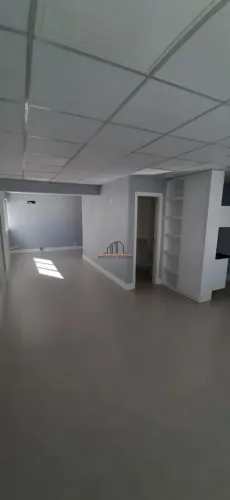 Sala comercial localizada no bairro Menino de Deus/Porto Alegre REF: 2467
