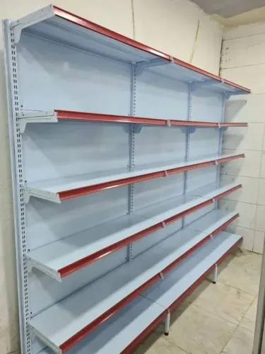 Gôndolas à pronta entrega.