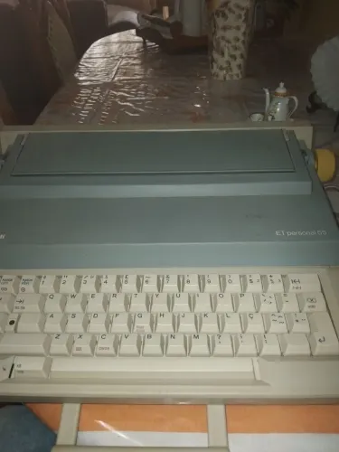 Máquina de datilografia eletrônica