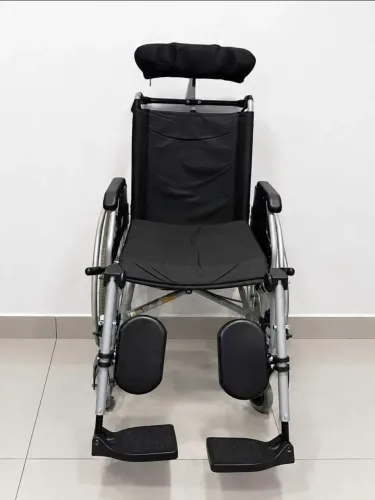 Cadeira de Rodas Reclinável Dellamed D700 em Alumínio - Praticamente Nova