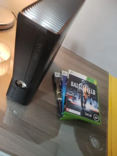 xbox 360 com controles e jogos