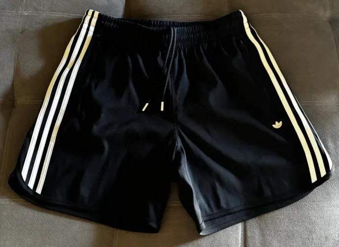 Vendo Short Adidas Original. Tamanho M