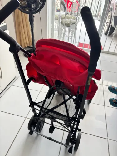 Carrinho de Bebê Passeio Chicco London - Red Passion Reclinável 4 Posições