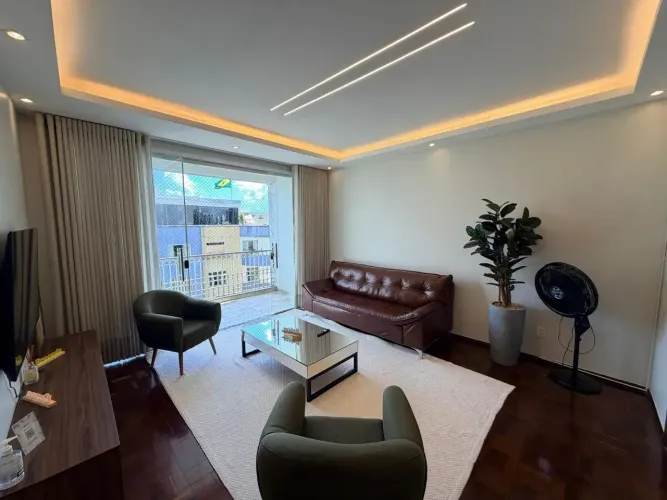 .Apartamento 130m² Totalmente Mobiliado e Revitalizado de Frente para a Praça Batista Camp