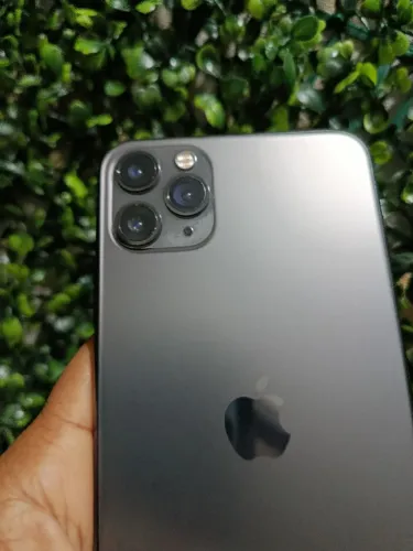 iPhone 11 pro Max( Leia o anúncio)