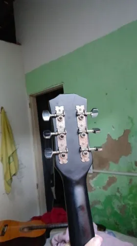 Violão Semi novo usado por 2 meses