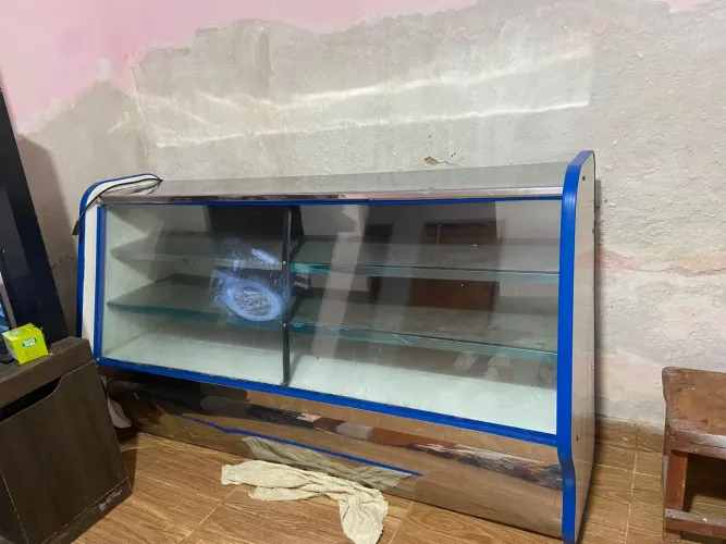 Vendo balcão frio 2m voltagem 220 valor 2.000 tel *39