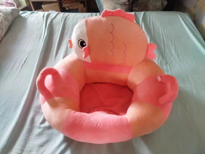 Poltrona de pelúcia para bebê