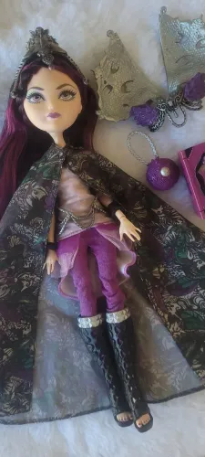 Boneca Ever After High Raven Legacy Day