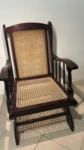 Cadeira de balanço retrô
