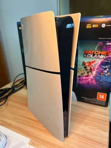 PS5 Slim com Suporte de Parede (SOMENTE OLX PAY)