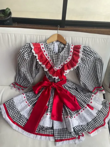 Vestido de Festa junina infantil 4/5 anos.  Excelente estado 