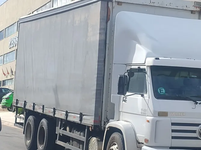 Volkswagen 17220 Truck sider