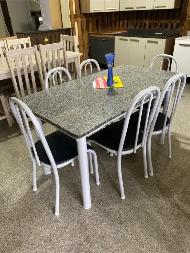 Mesa de granito com 6 cadeiras em oferta