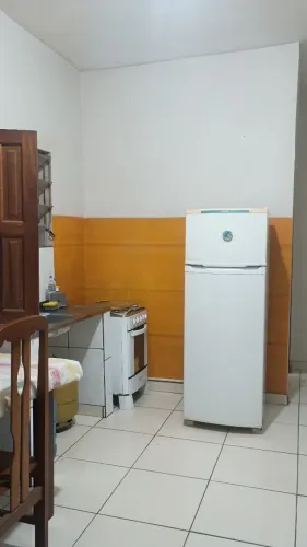 Apartamento com mobília, com uma suíte e um quarto de solteiro e banheiro social,