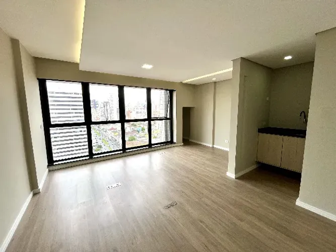 Sala Comercial toda reformada, 48m2, Centro (prox Shopping Estacao), direto c/Proprietario