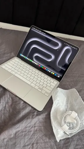 MacBook Neo silver
