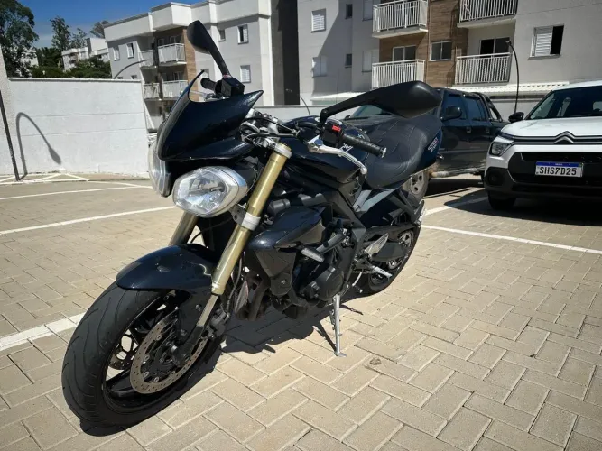 Triumph Street Triplo 675