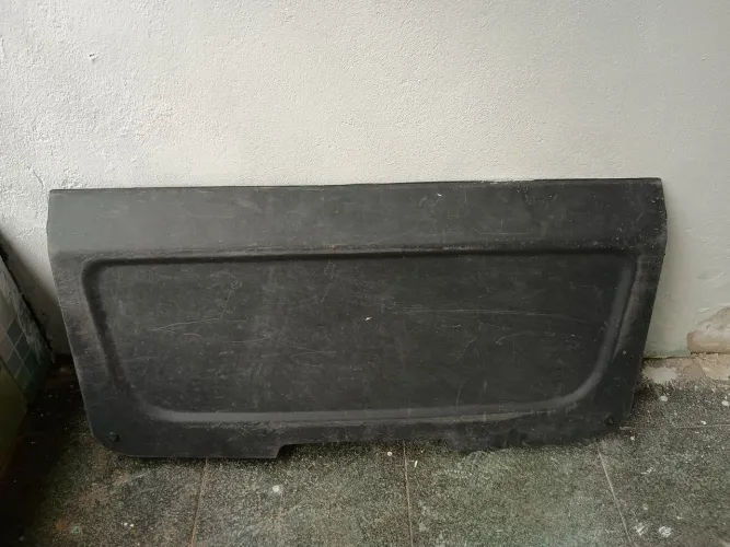 Tampa interna do porta malas do Fiat Punto