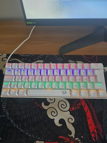 TECLADO RED DRAGON 60%