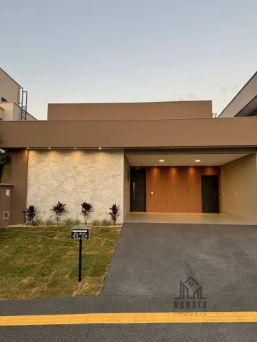 Casa Térrea à Venda no Jardins Capri 4 Suítes, Piscina Aquecida, 155m²