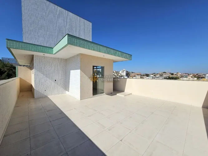 Cobertura à Venda 3 Quartos sendo 1 Suíte 2 Vagas sob pilotis 80m