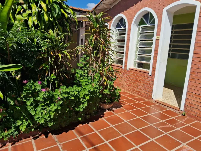 Casa frente e fundos (desocupada)