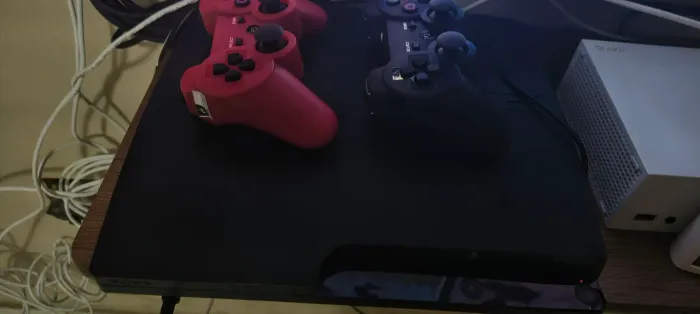 PS3 DESBLOQUEADO COM 2 CONTROLES E JOGOS DE PS3, PS2 E PS1 R$: 1.300,00