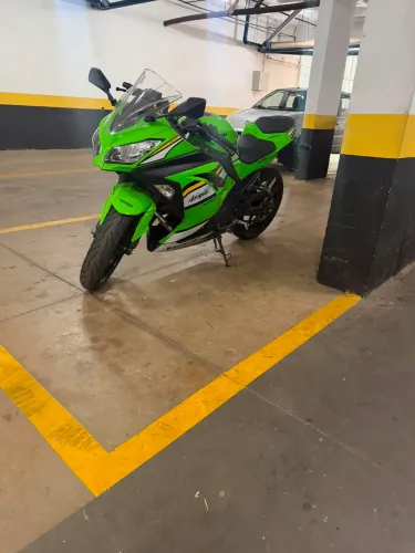 Kawasaki Ninja 300 ABS (KRT Edition) - Impecável / Conservada