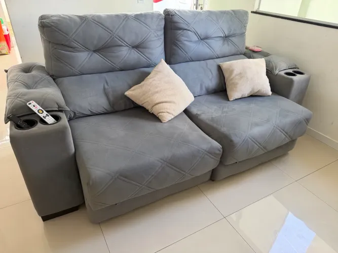 Vende-se Sofá Itália Retrátil e Reclinável 2 Lugares com Porta-Copos