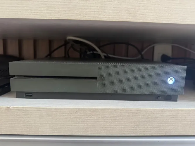 Xbox One S, Versão aniversário Battlefield 1TB