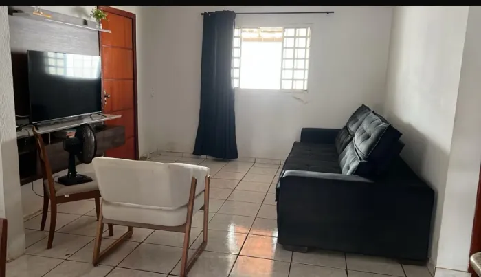 Alugo quarto e casa compartilhada para mulheres