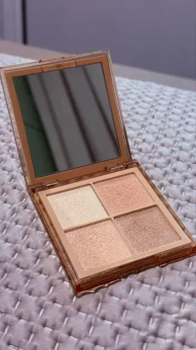 Huda Beauty Light Glow Obsessions - paleta de iluminadores