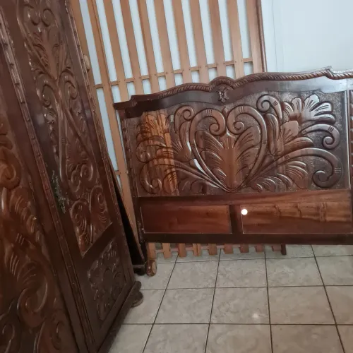 Cama em imbuia.