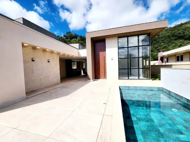 CASA 4 SUÍTES COM 455M² - COND.QUINTAS DO SOL