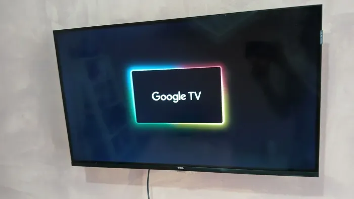 Vendo Smart TV TCL de 32 polegadas, modelo QLED (32S5K) com apenas 4 meses de uso.