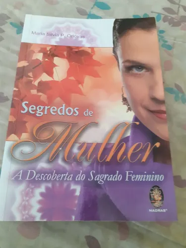 LIVRO SEGREDOS DE MULHER A DESCOBERTA DO SAGRADO FEMININO MADRAS
