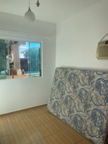 Alugo quarto para pessoa sozinha 