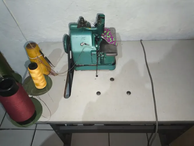 Máquina Overlock
