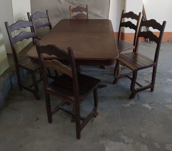 Mesa de Madeira Maciça c/ 6 cadeiras | Tem extensor