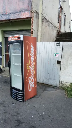 Entrego Cervejeira expositora 450 L 220 w pronto para uso