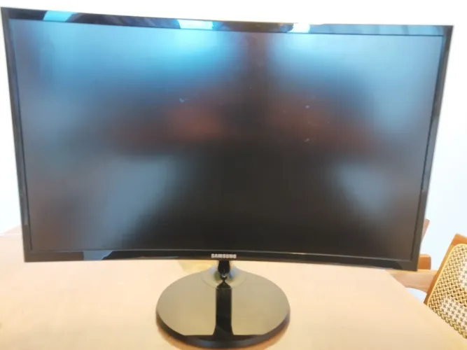 Monitor Curvo Samsung 24" modelo C24F390FHL