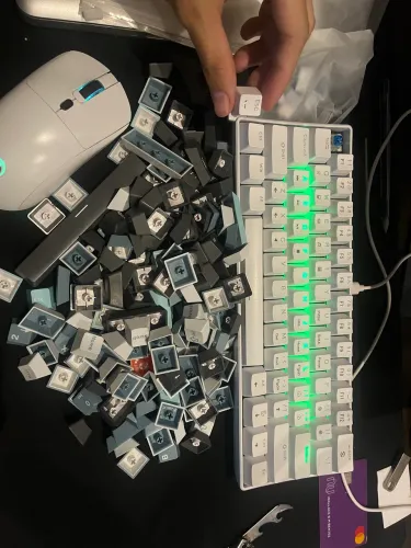Teclado barulhento switch azul, keycaps preta, branco e azul marinho pc