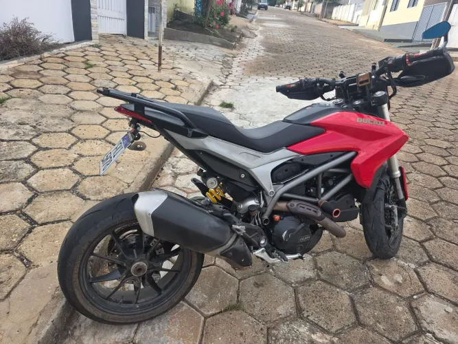Ducati Hyperstrada 821 Hypermotard 2014