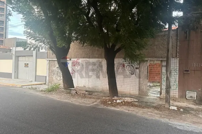 Terreno Comercial: Oportunidade no Dionísio Torres