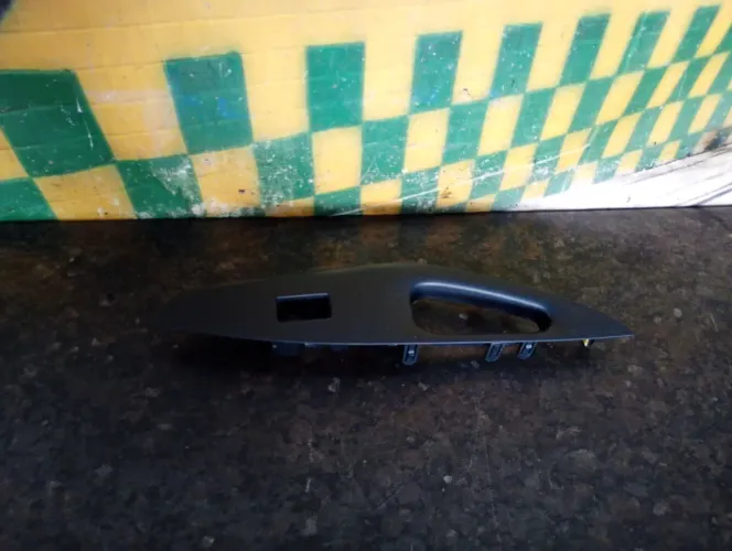 Moldura do botão puxador porta traseira esquerda Corolla 2020 a 2026 *0