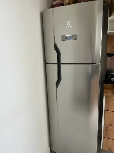VENDO Geladeira Electrolux DFX41 ? Frost Free 371 L Inox? 