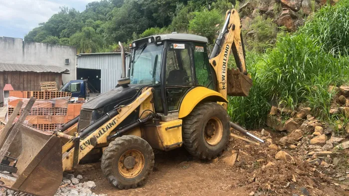 Retroescavadeira new roland