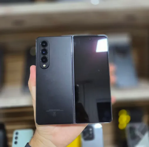 Samsung Galaxy Z Fold 4 5G, 512/12GB RAM, cor preto, usado, tela interna com defeito.